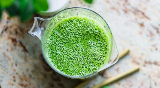 Green smoothie containing Organic Apple Cider Vinegar